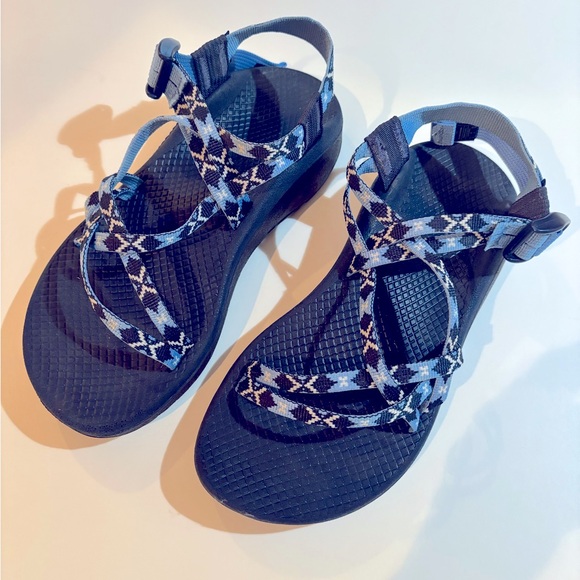CHACO CLOUD Sz7 Blue Patterned Strappy Sandals - Picture 1 of 14